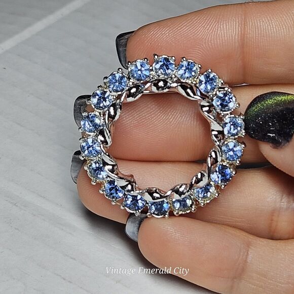 Vtg Silver Tone Circle Sphere Brooch Blue Rhinestones 1.25 In Retro Fashion Pin - Picture 3 of 9